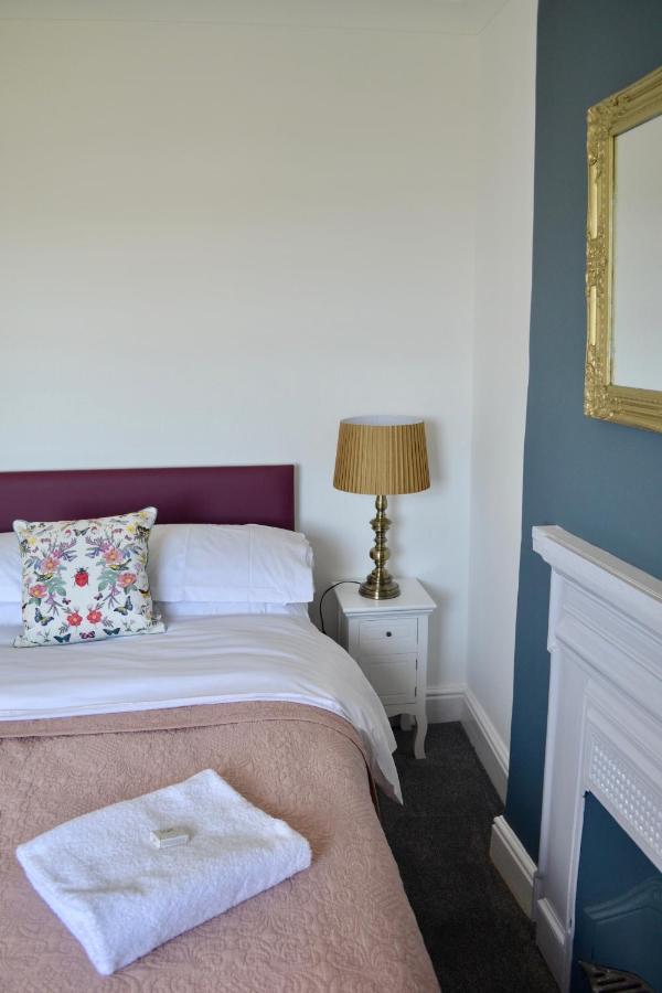 Hotel The Nags Head Lyme Regis Exteriér fotografie